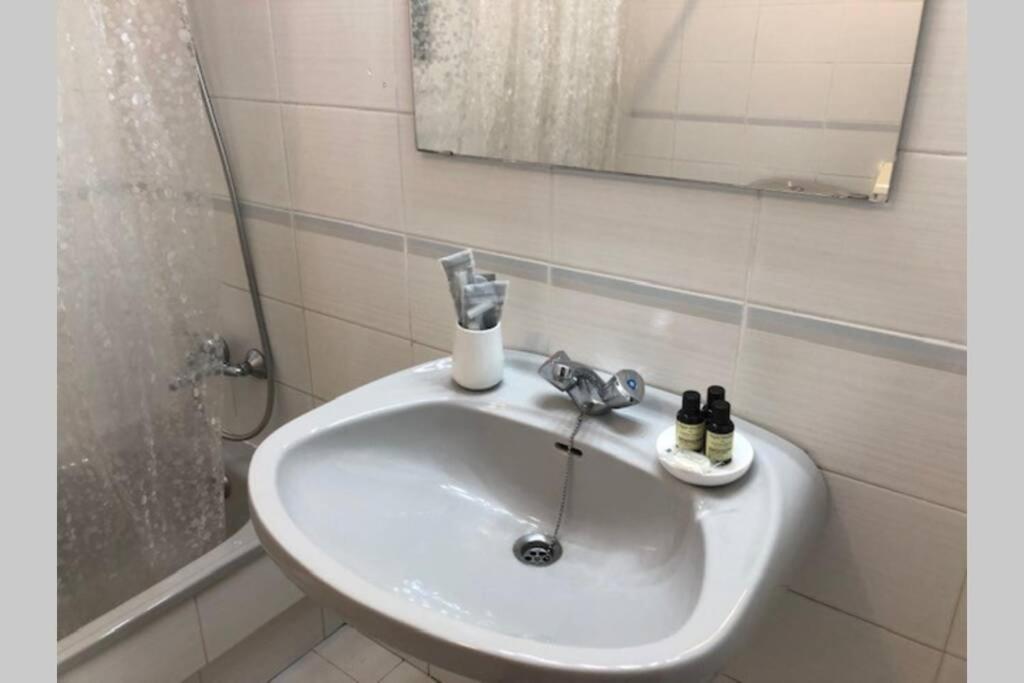 Comode Apartament Al Bell Mig De 赫罗纳 外观 照片