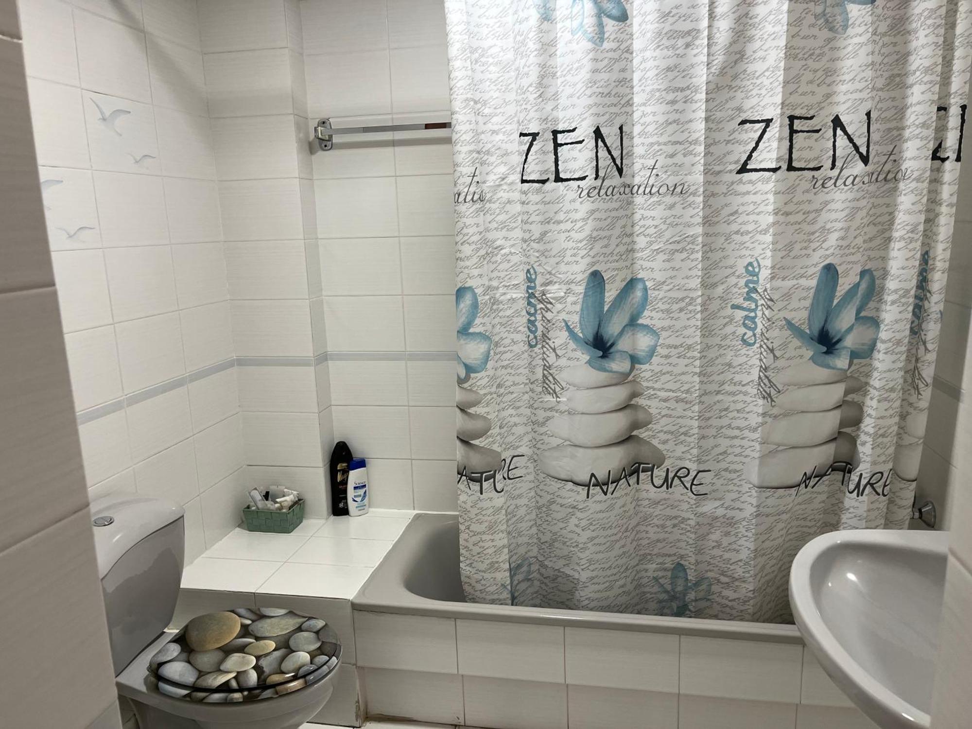 Comode Apartament Al Bell Mig De 赫罗纳 外观 照片